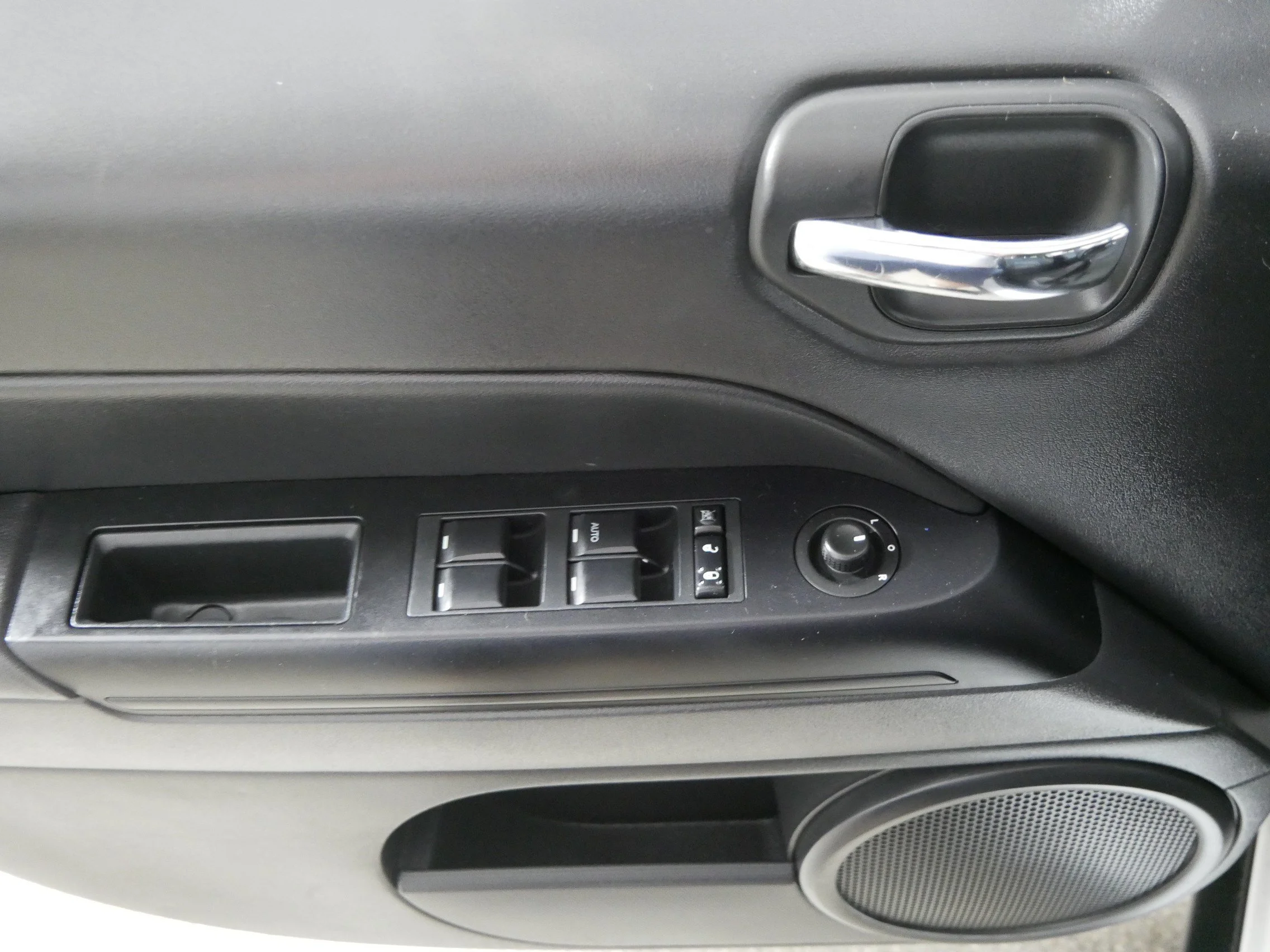 Used 2017 Bright White Clearcoat Jeep Sport image 19