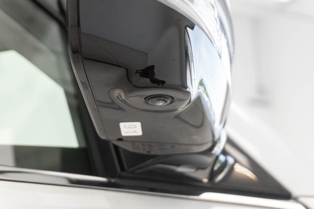 Used 2019 White Nissan Platinum image 11