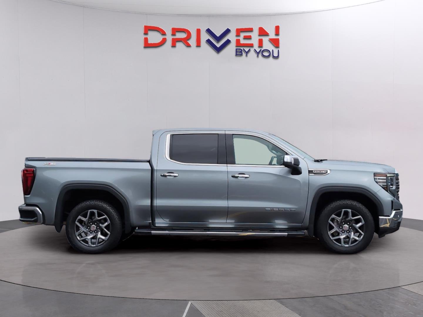 Used 2024 Sterling Metallic GMC SLT image 6