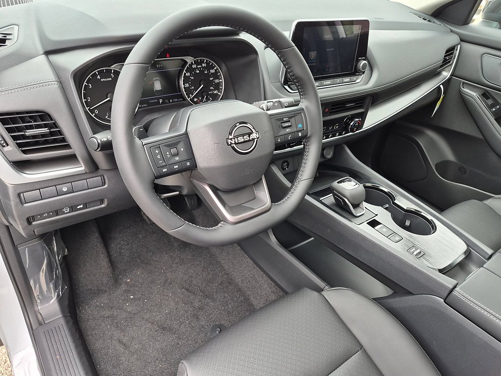 New 2026 Everest White Pearl TriCoat Nissan Dark Armor™ image 5