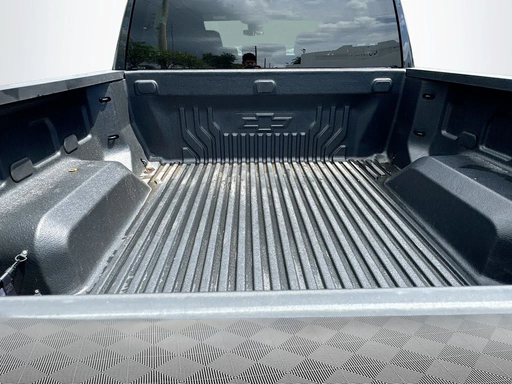 Used 2024 Gray Chevrolet LT image 27