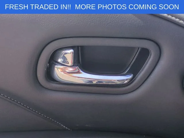 Used 2023 White INFINITI LUXE image 13