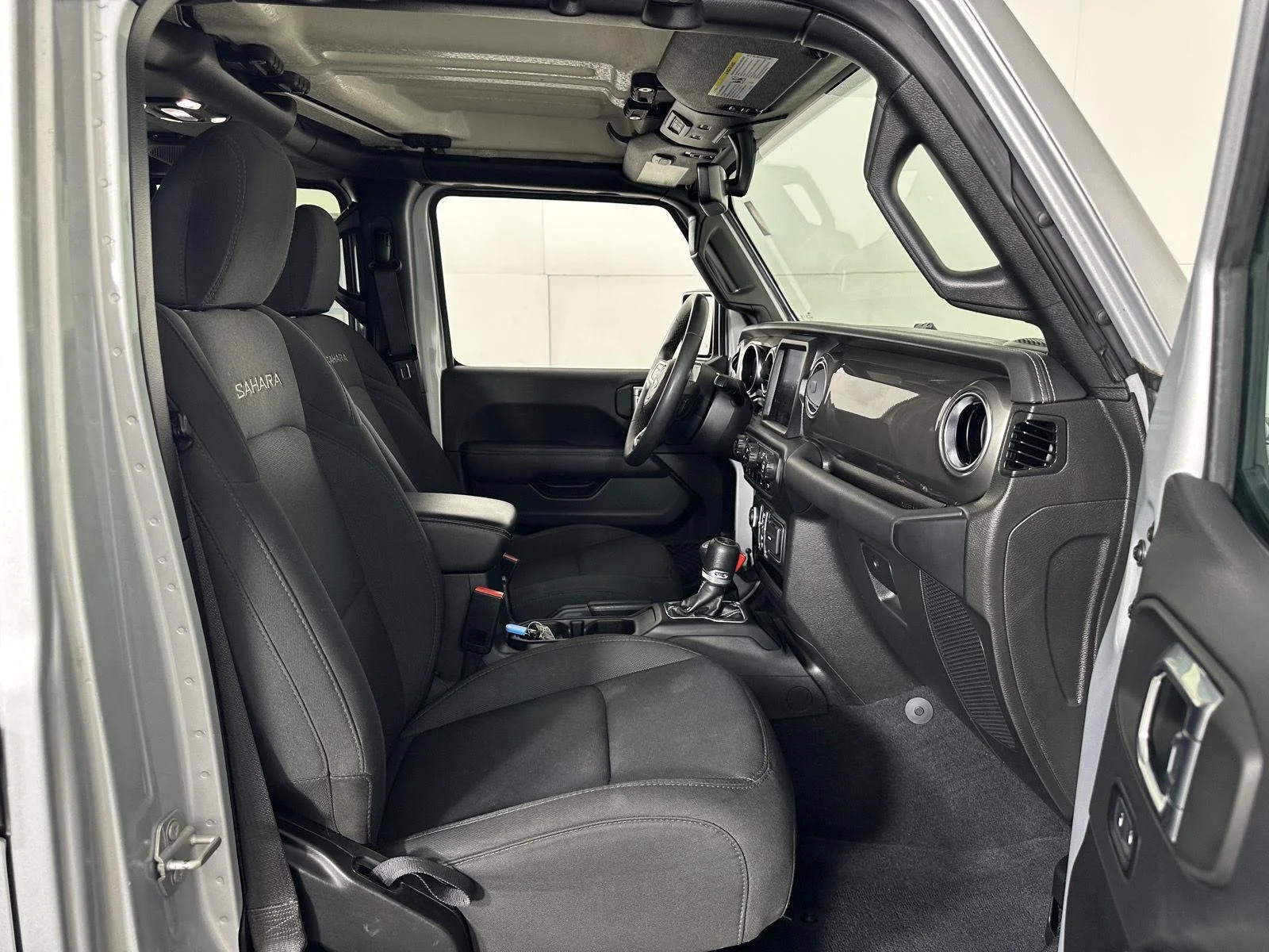 Used 2023 Silver Zynith Jeep Sahara image 10