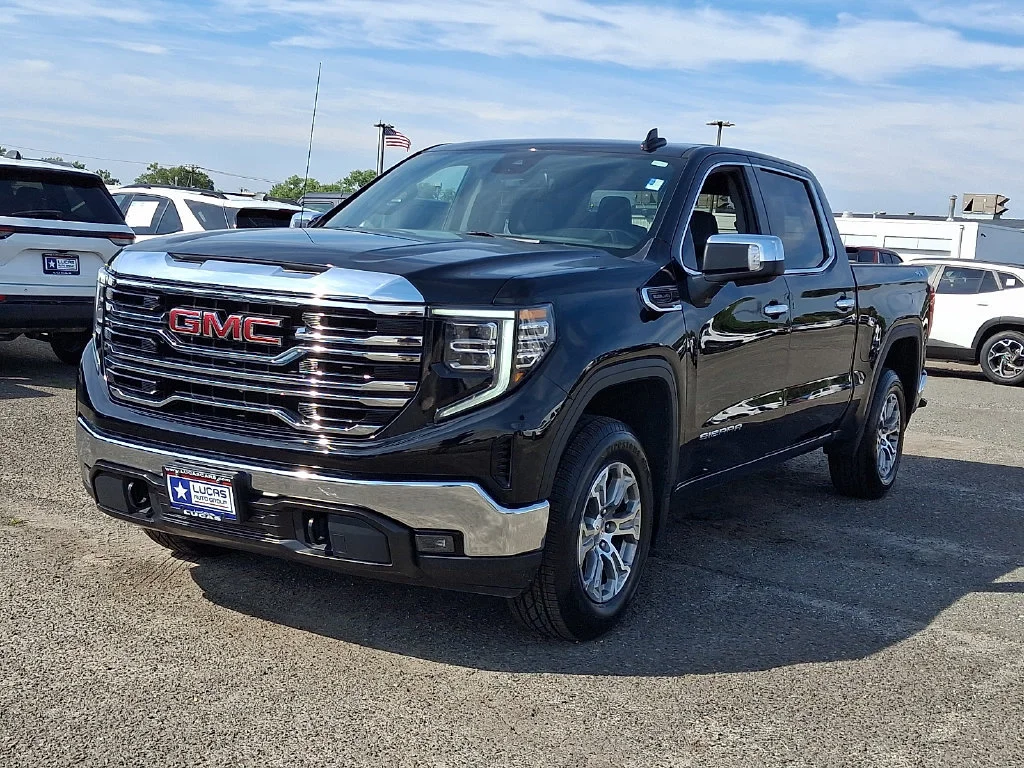 Used 2025 Onyx Black GMC SLT image 5
