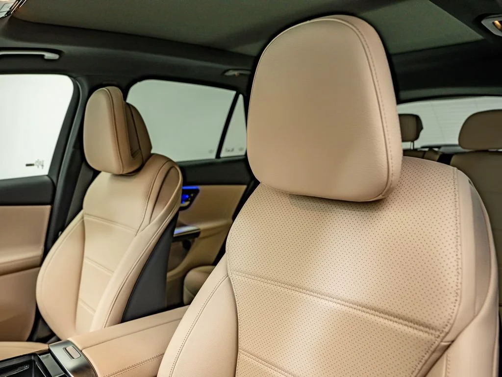 New 2027 Polar White Mercedes-Benz GLC 300 image 32