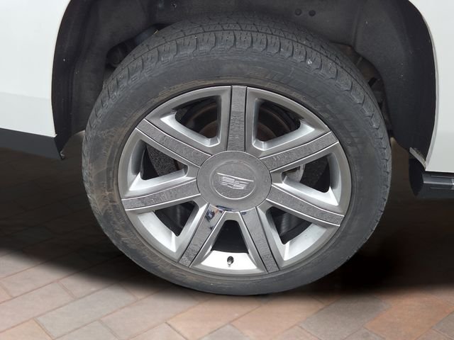 Used 2018 Crystal White Cadillac Premium image 4