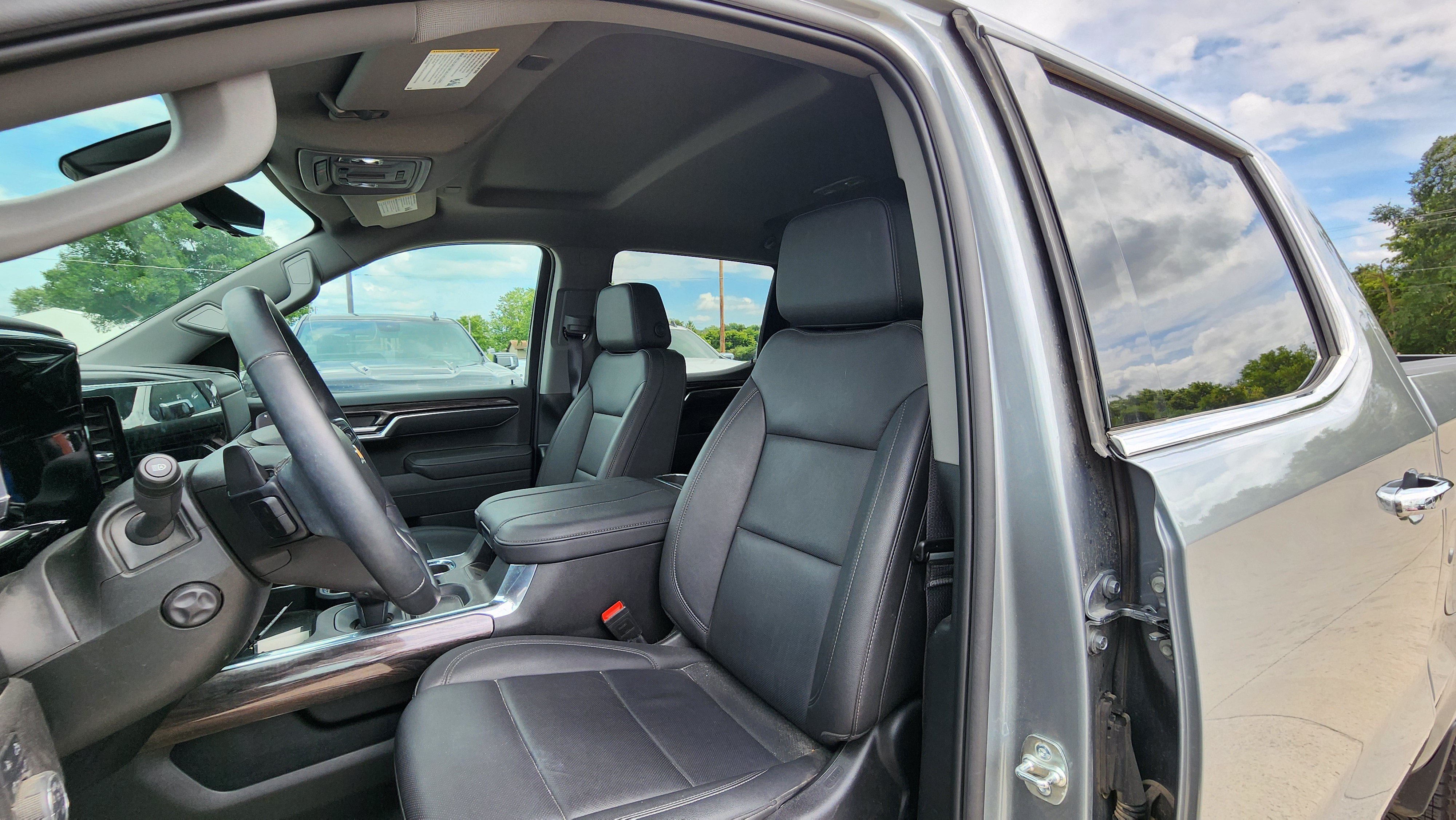2025 Chevrolet Silverado 1500 LTZ - Photo 8