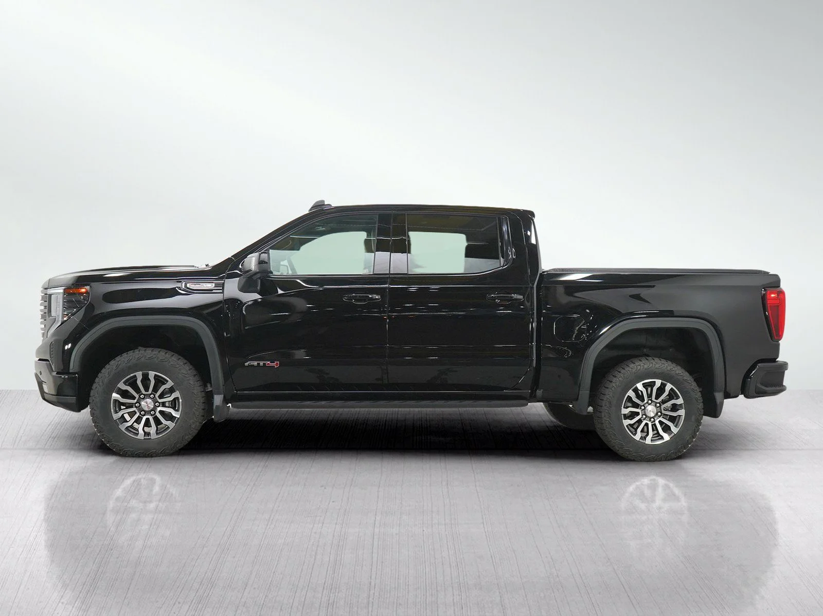 Used 2023 GMC Sierra 1500 AT4 with VIN 1GTUUEEL8PZ220627 for sale in Roseville, Minnesota