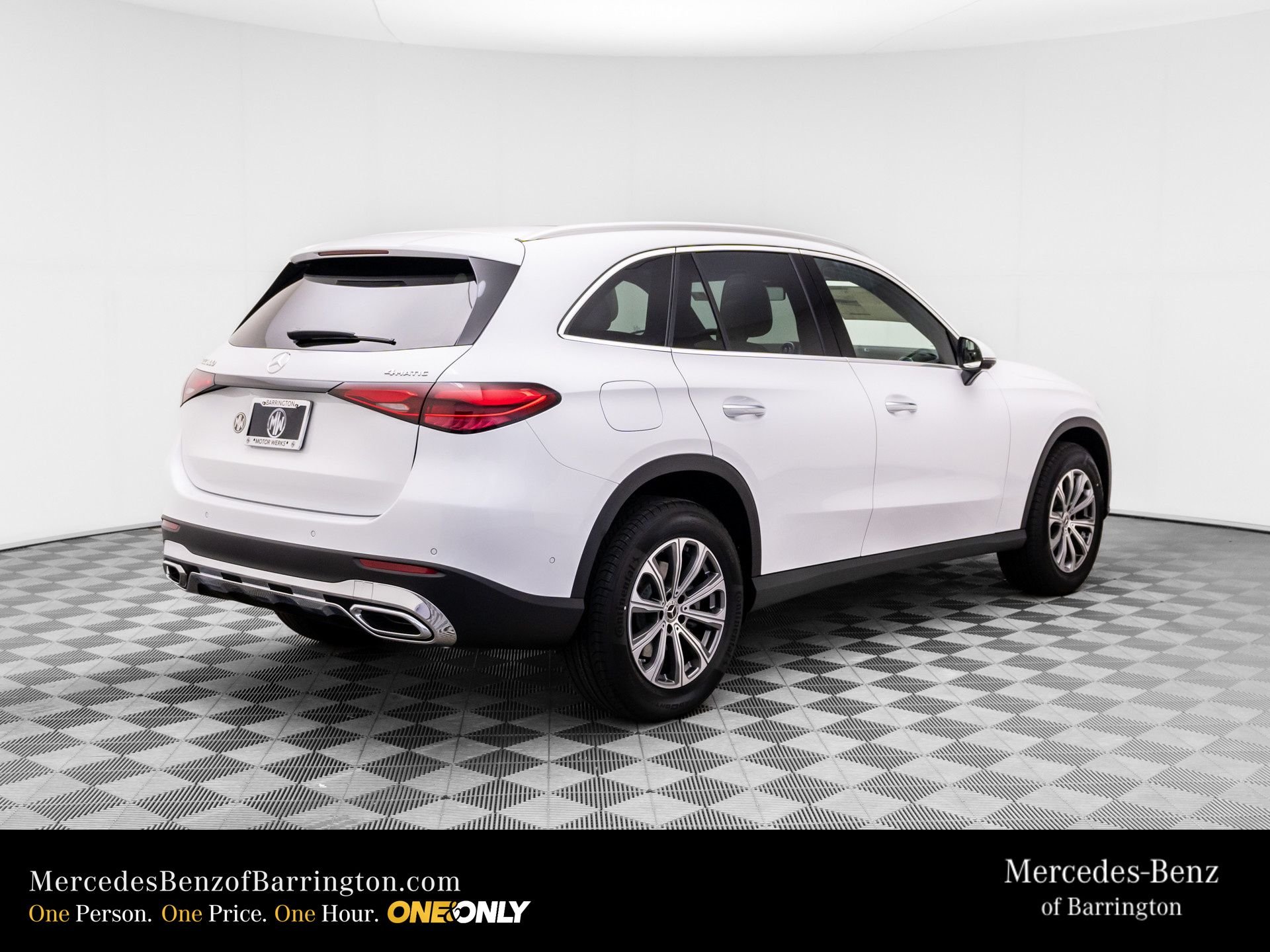 New 2026 MANUFAKTUR Moonlight White Metallic Mercedes-Benz GLC 300 image 6