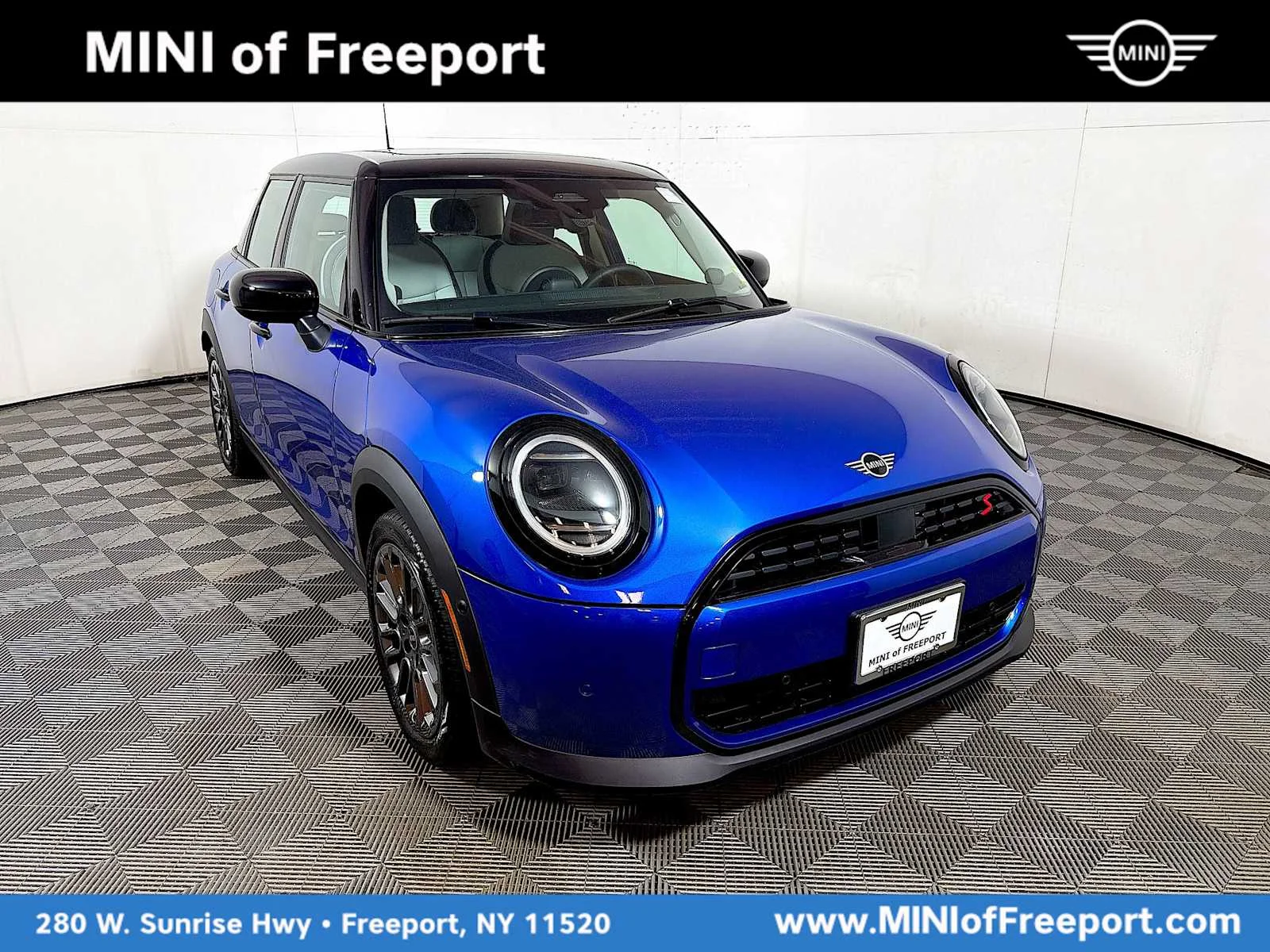2025 MINI Hardtop Cooper S Signature's photo