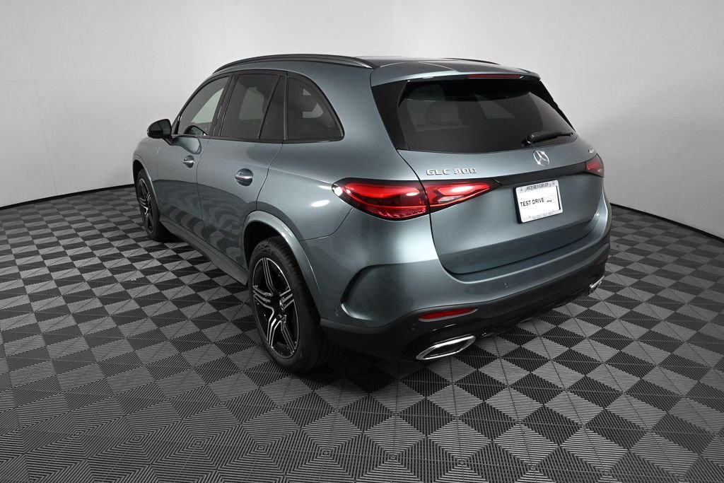 New 2026 Verde Silver Metallic Mercedes-Benz GLC 300 image 4