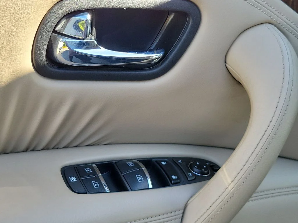 Used 2018 Black Nissan SL image 25
