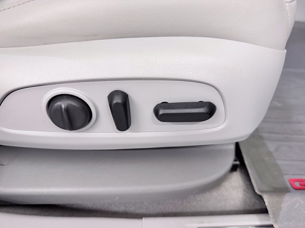 Used 2019 White GMC SLT-1 image 43