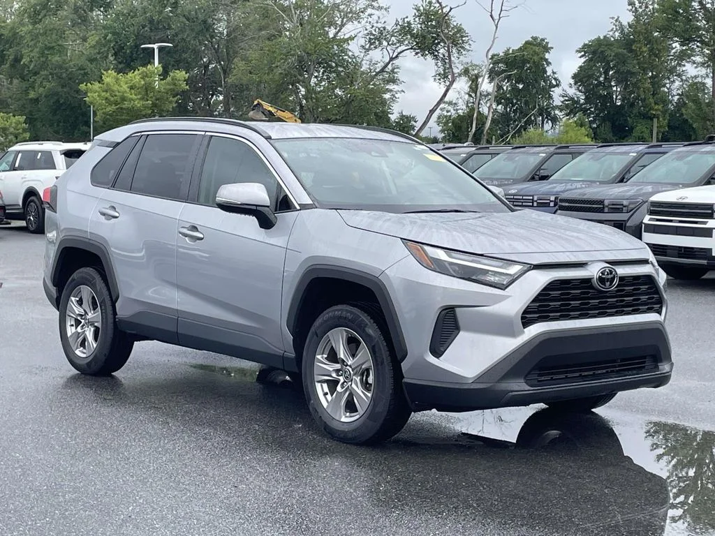 Used 2022 Silver Sky Metallic Toyota XLE image 1