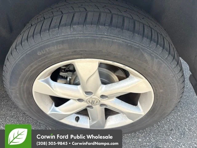 Used 2009 Silver Nissan SL image 22