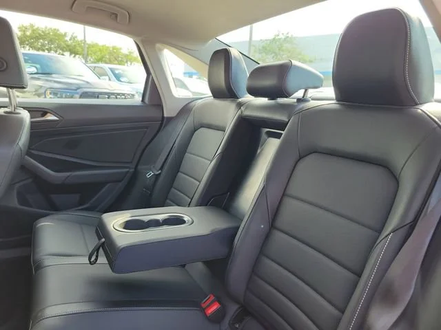 2024 Volkswagen Jetta SE - Photo 12