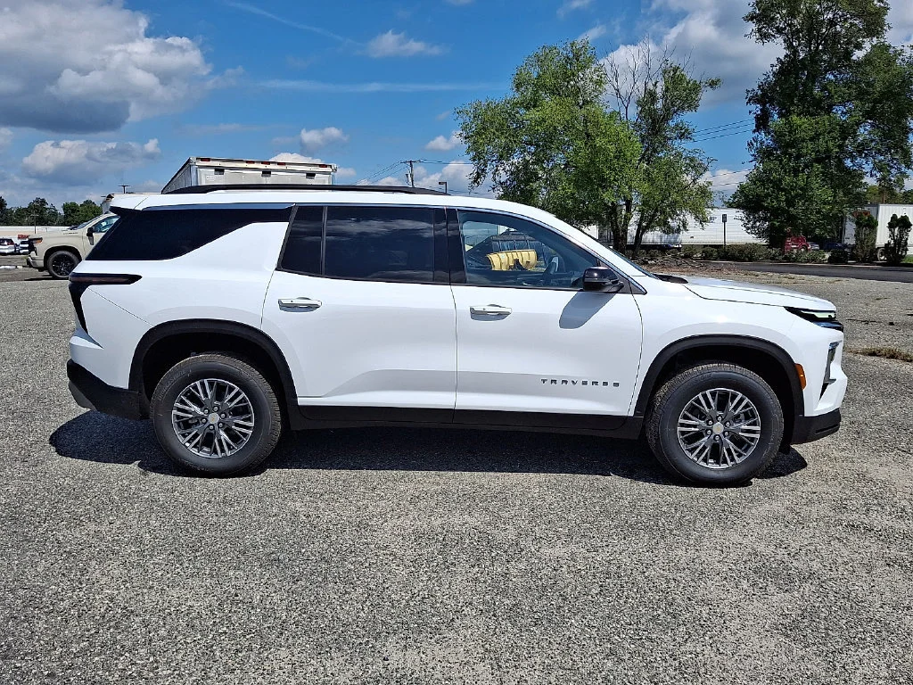 New 2027 Summit White Chevrolet LT image 9