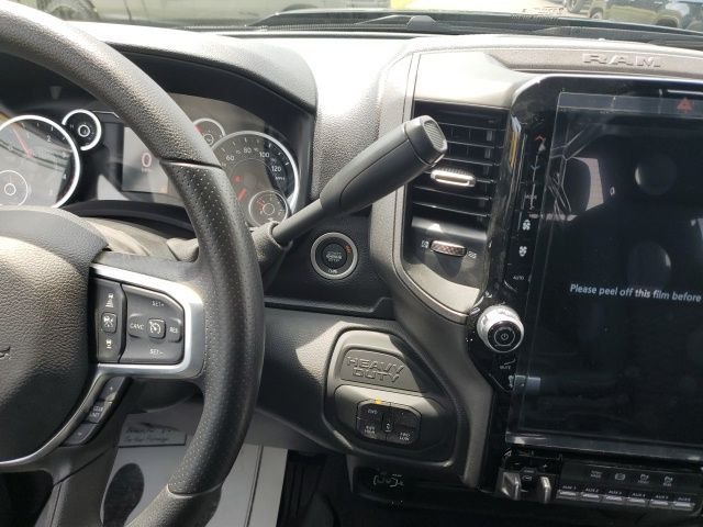 New 2026 Diamond Black Crystal Pearl-Coat Exterior Paint RAM Tradesman image 19