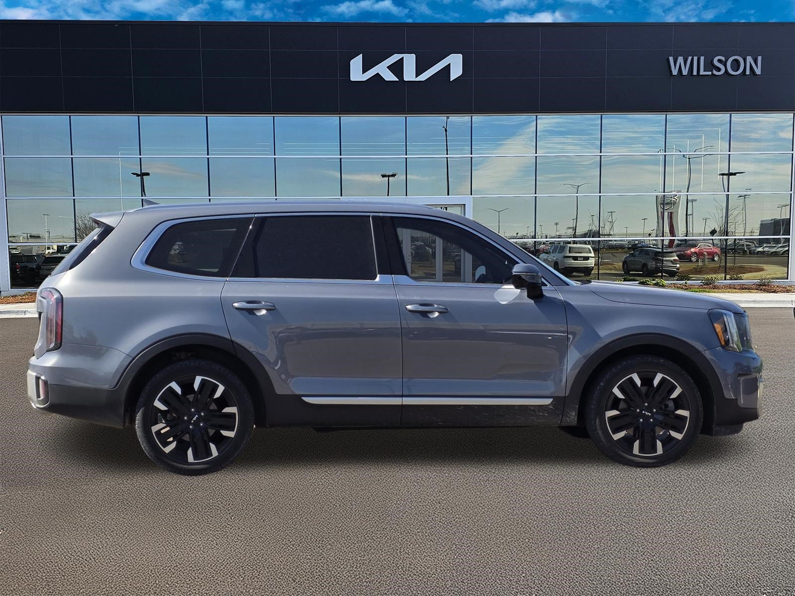 Used 2023 Everlasting Silver Kia SX image 2