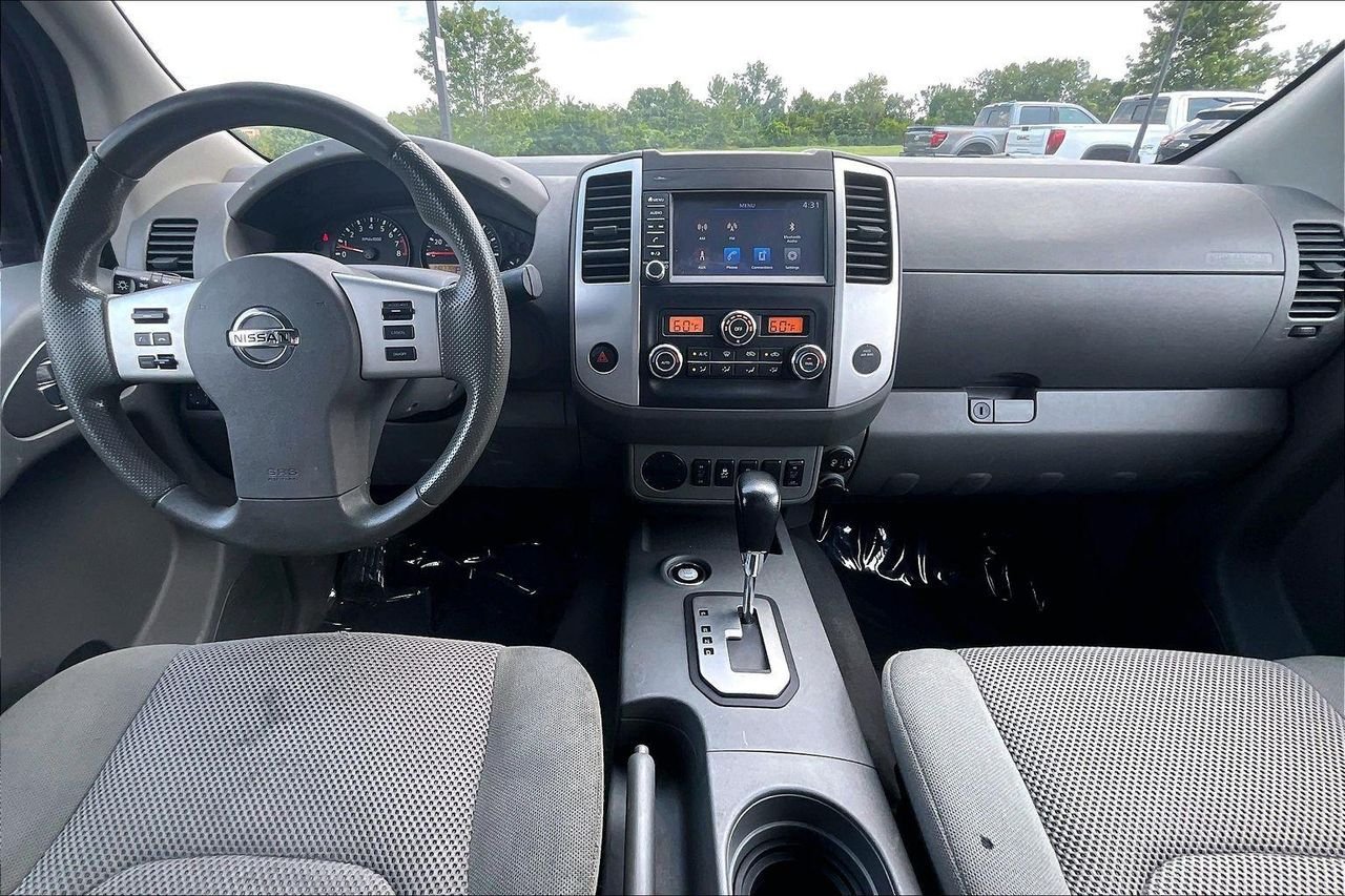 Used 2020 Glacier White Nissan Crew Cab SV 4x2 image 10
