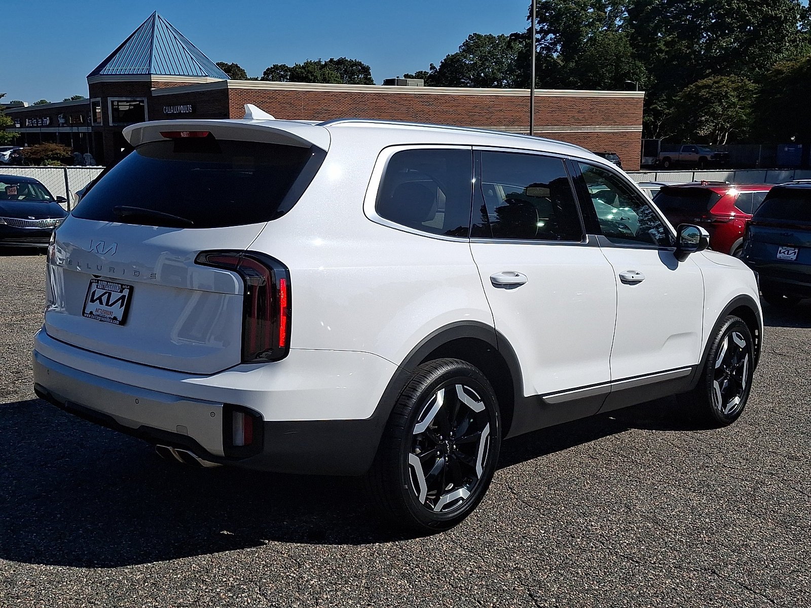 Used 2024 Glacial White Pearl Kia EX image 6