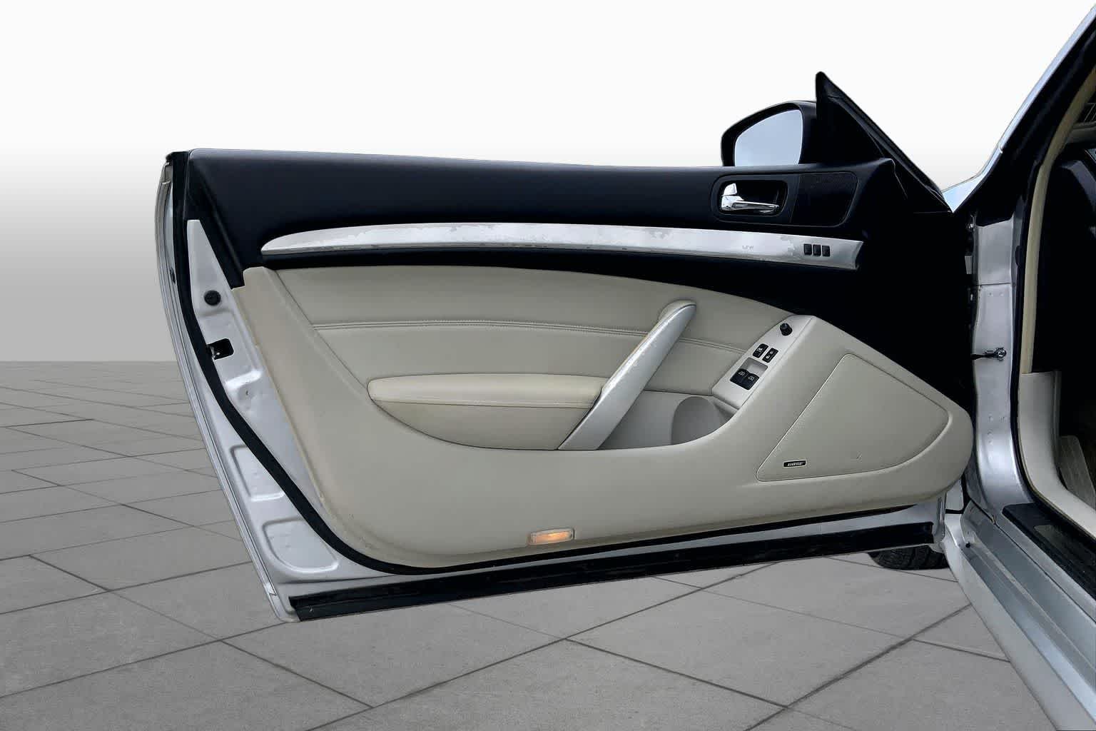 Used 2014 Liquid Platinum INFINITI  image 21