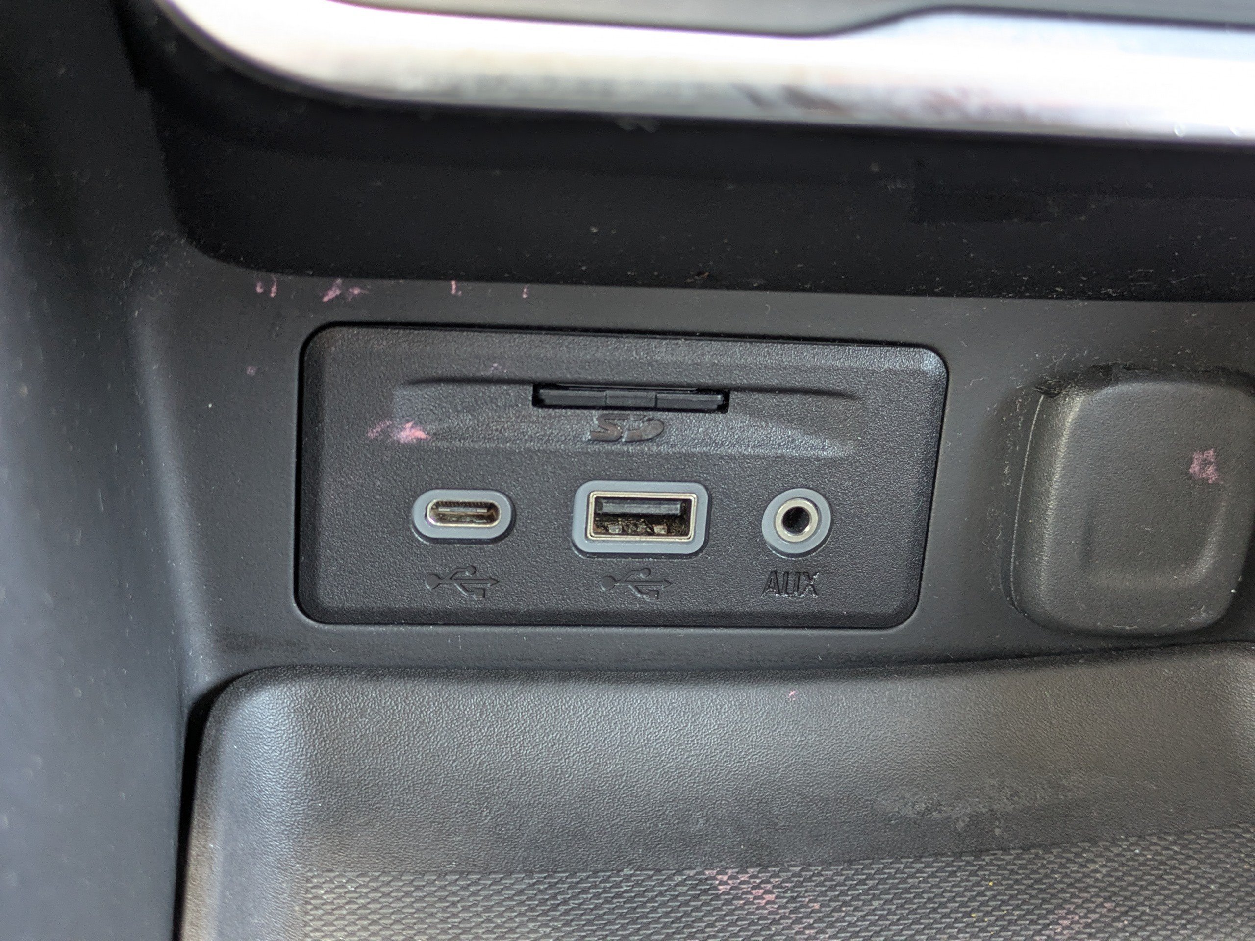 Used 2018 Summit White GMC DENALI image 23
