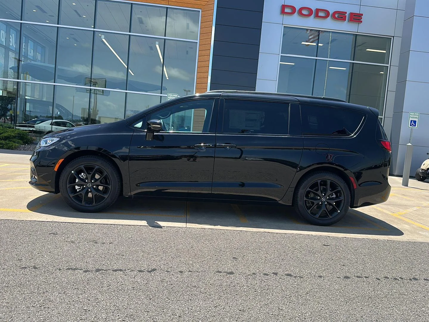 New 2026 Diamond Black Crystal Pearlcoat Chrysler Select image 2