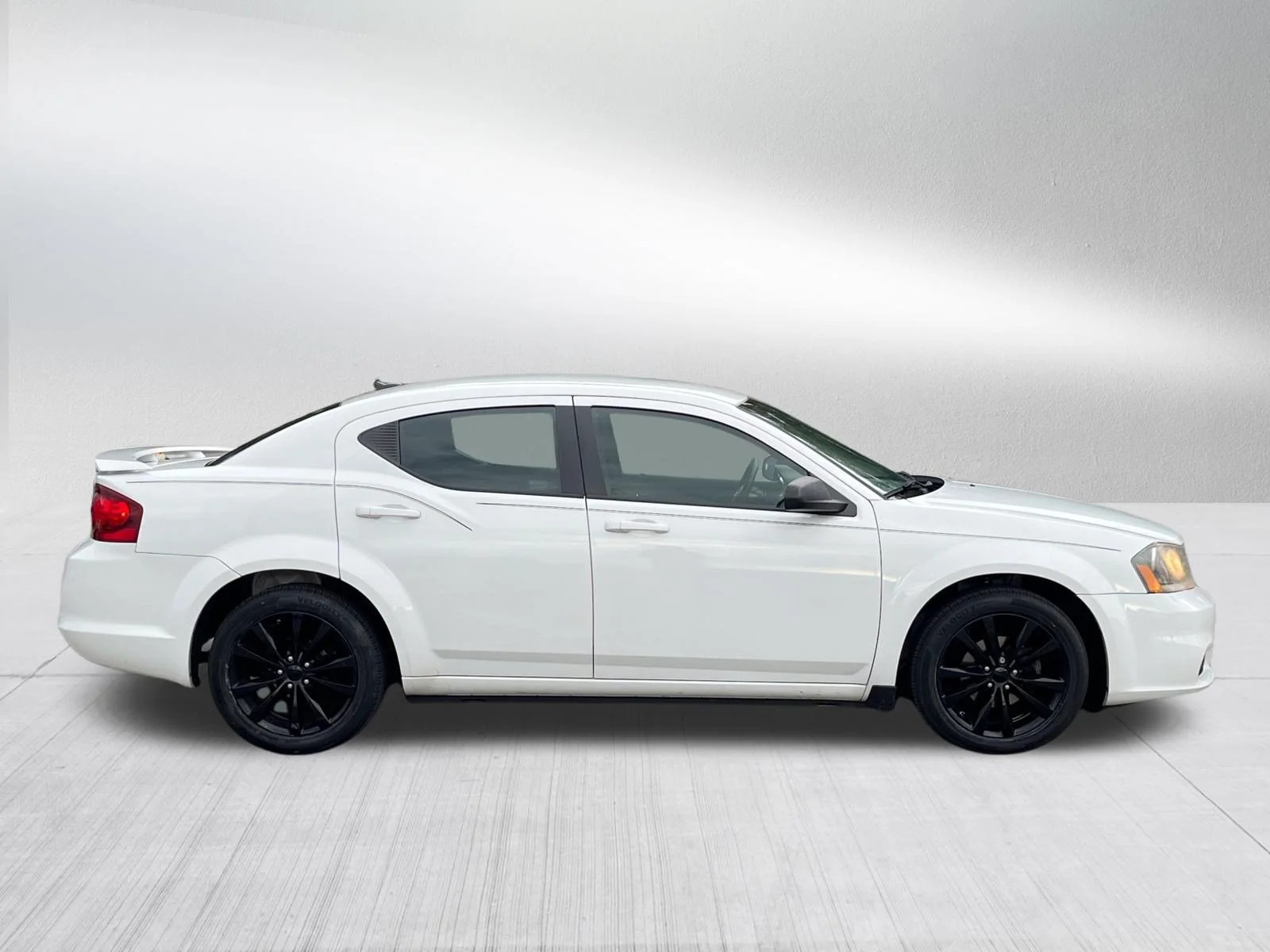 Used 2014 Bright White Clearcoat Dodge SE image 8
