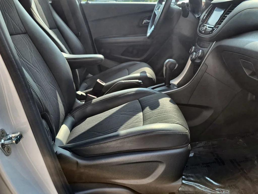 Used 2020 White Chevrolet LT image 29