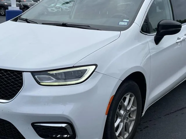 Used 2024 White Chrysler Touring L image 10