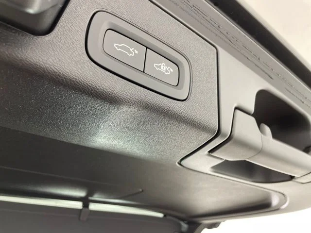 Used 2024 White Volvo T8 Plus Dark Theme image 39