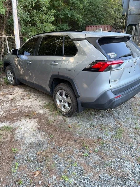 Used 2019 Silver Toyota XLE image 4