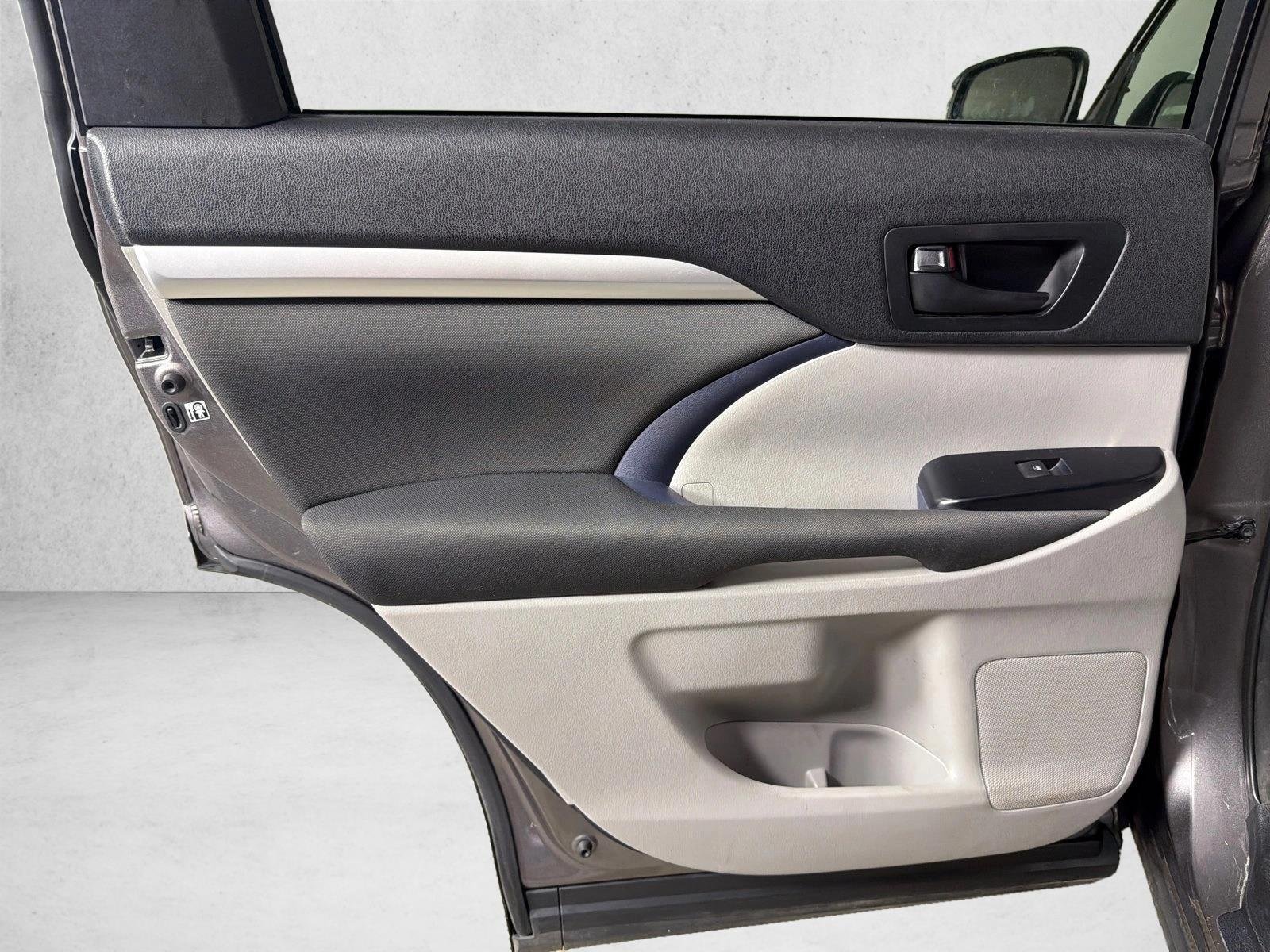 Used 2016 Predawn Gray Mica Toyota LE image 21