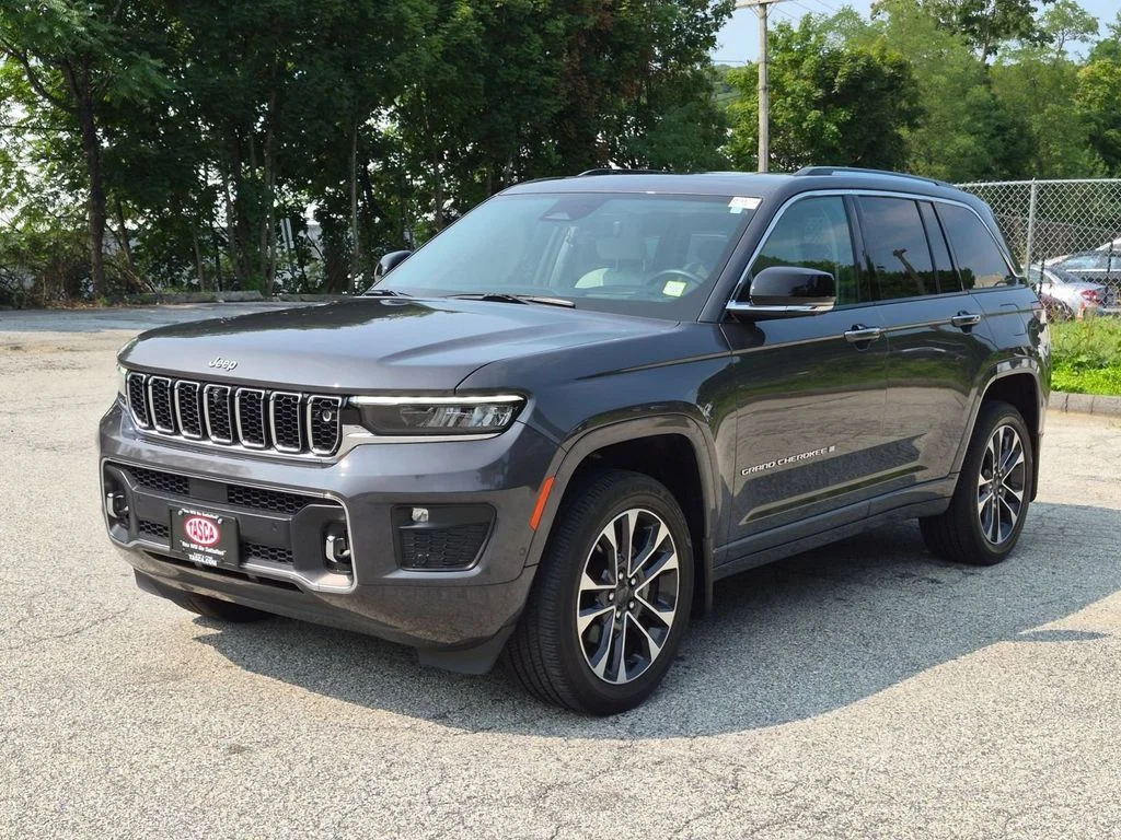 Used 2022 Gray Jeep Overland image 10