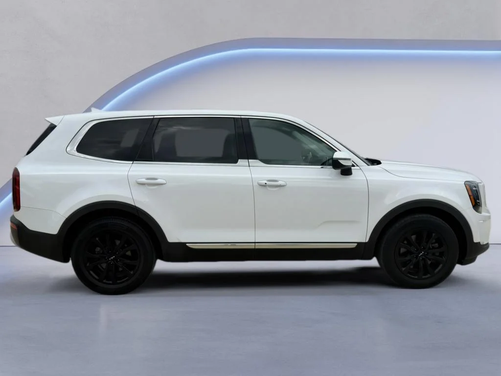 Used 2022 Glacial White Pearl Kia LX image 7