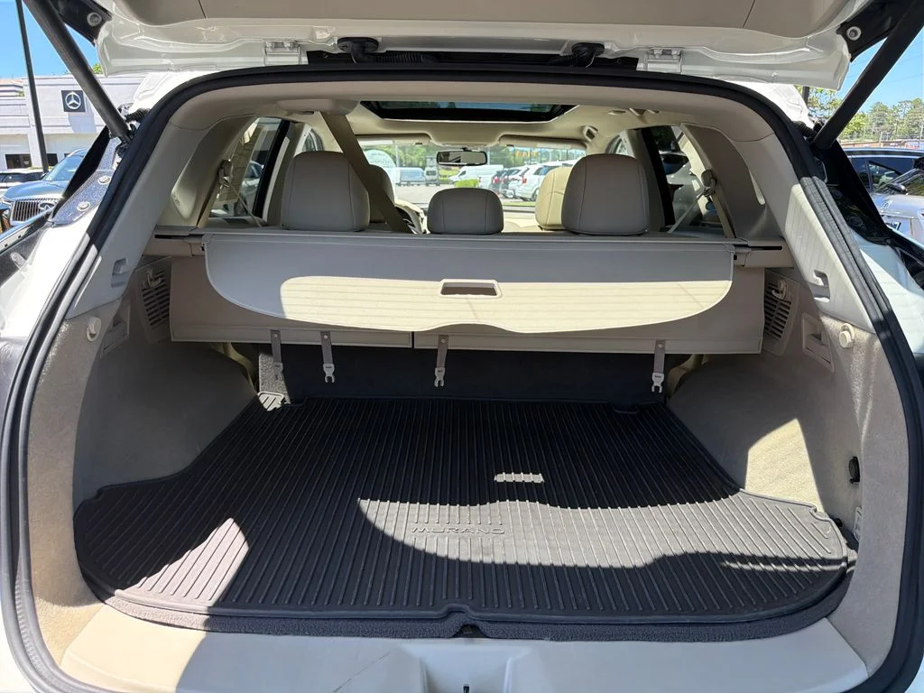 Used 2018 Pearl White Nissan SL image 32