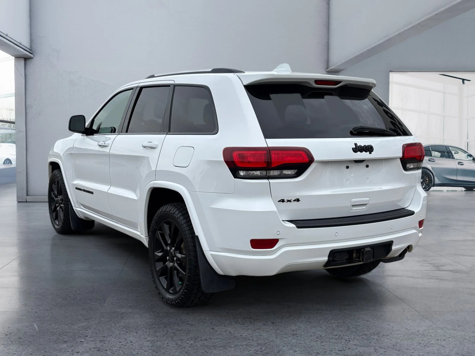 Used 2021 White Jeep Altitude image 3