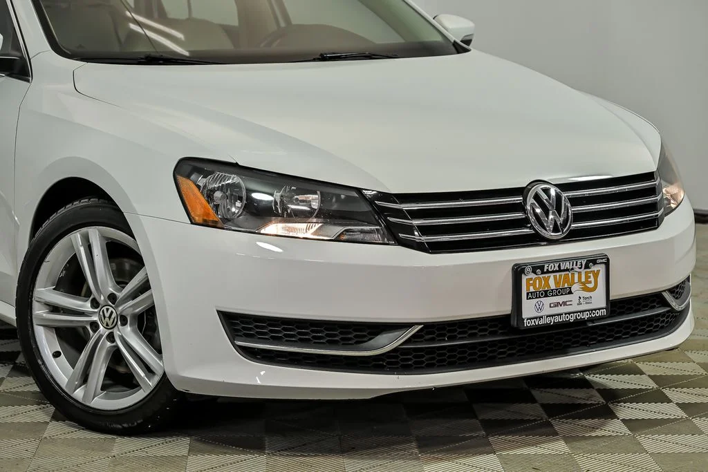 Used 2014 White Volkswagen 2.5 SE image 2