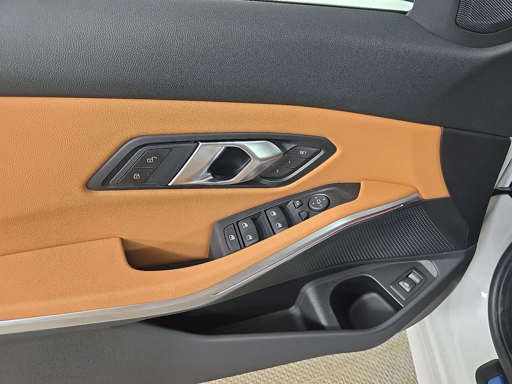 2025 BMW 3 Series 330i - Photo 10