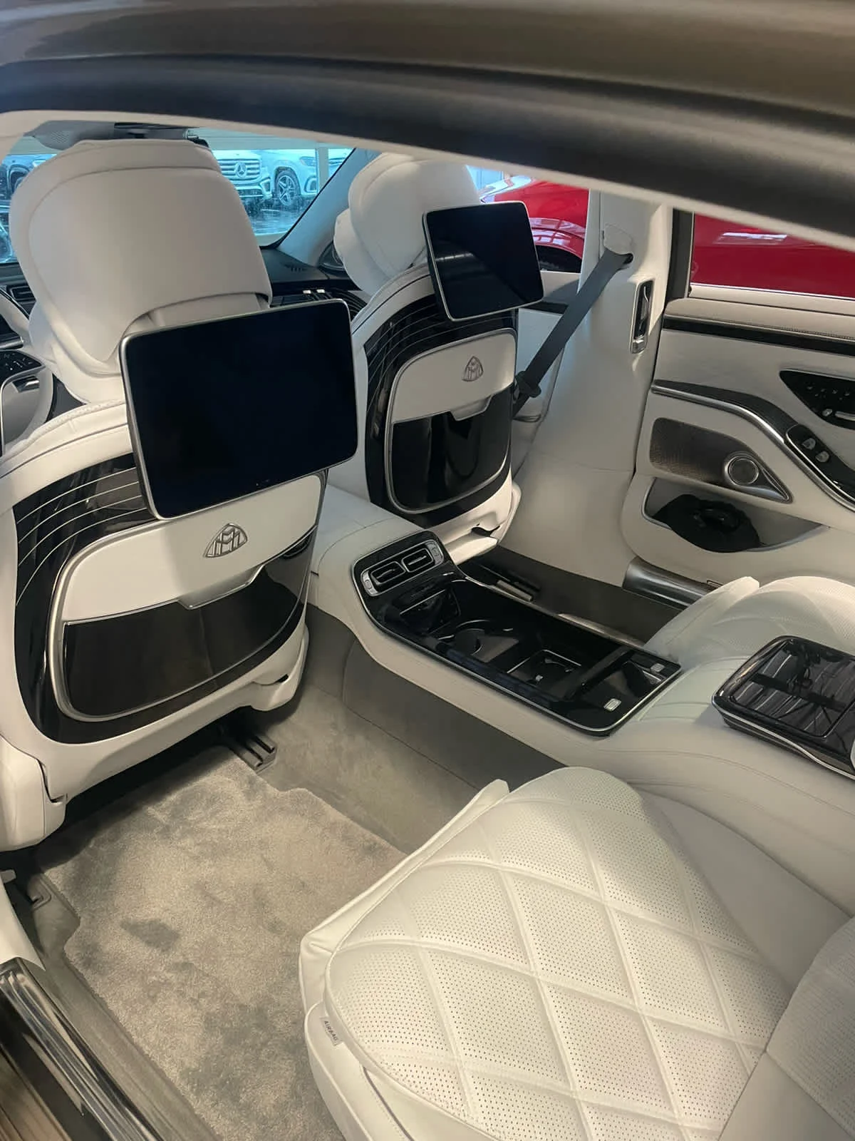 Used 2024 Onyx  Black Metallic Mercedes-Benz Maybach S 580 image 9