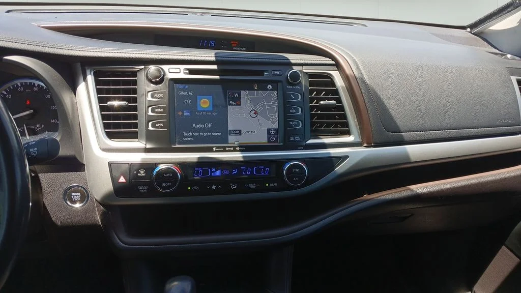 Used 2017 Blizzard Pearl Toyota XLE image 12