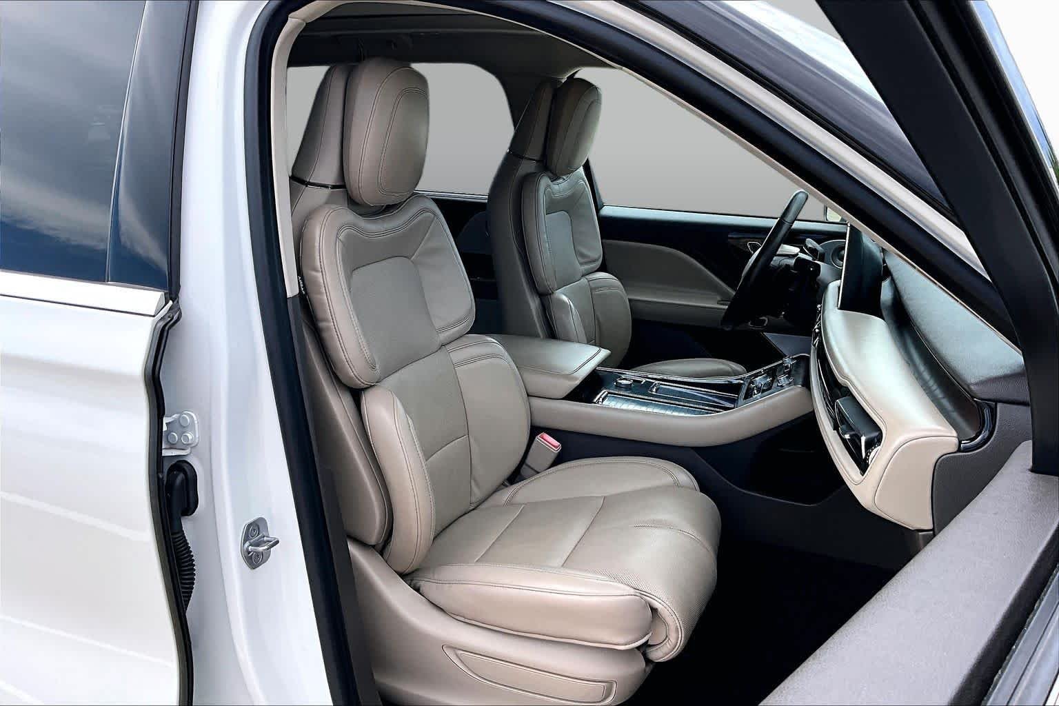 Used 2020 Pristine White Metallic Tri-Coat Lincoln Reserve image 9