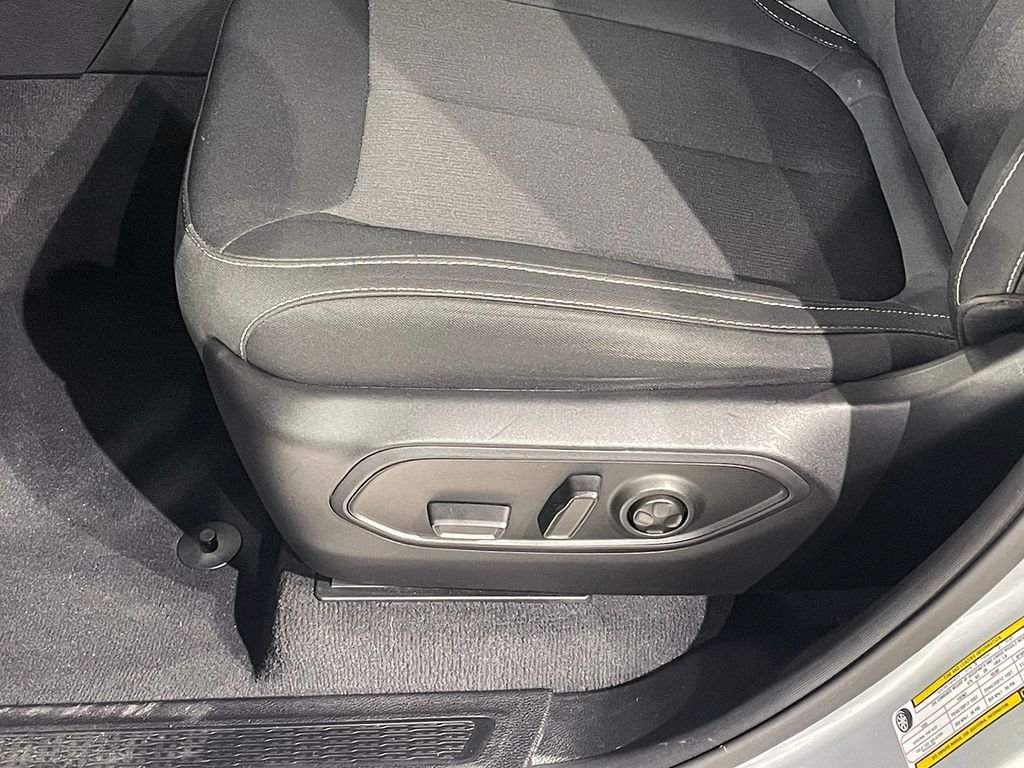 Used 2023 Silver Jeep Laredo image 20