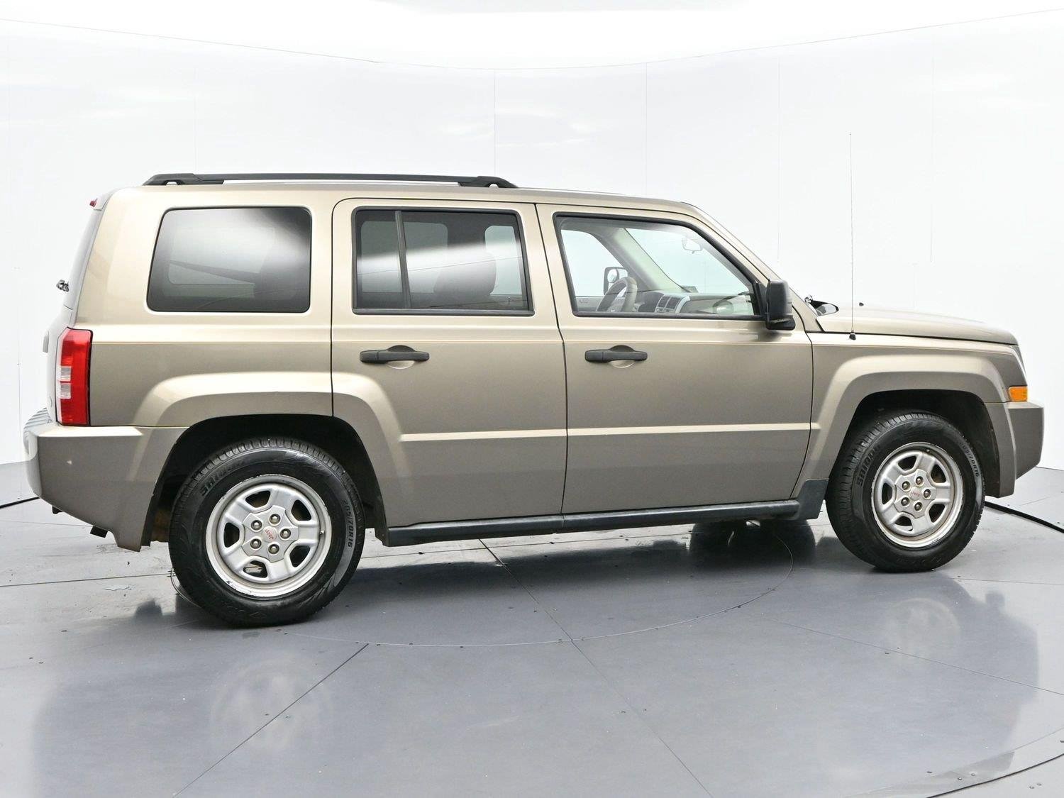 Used 2008 Light Khaki Metallic Jeep Sport image 8