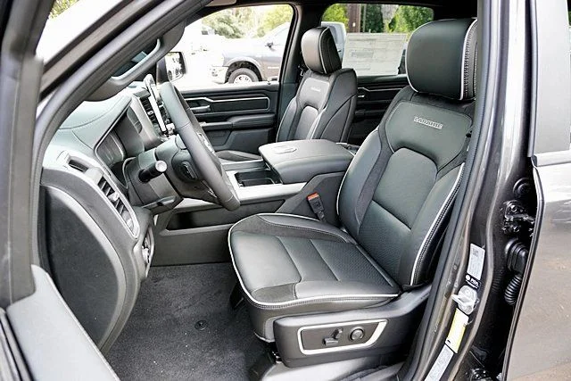 New 2026 Granite Crystal Metallic Clear-Coat Exterior Paint RAM Laramie image 22