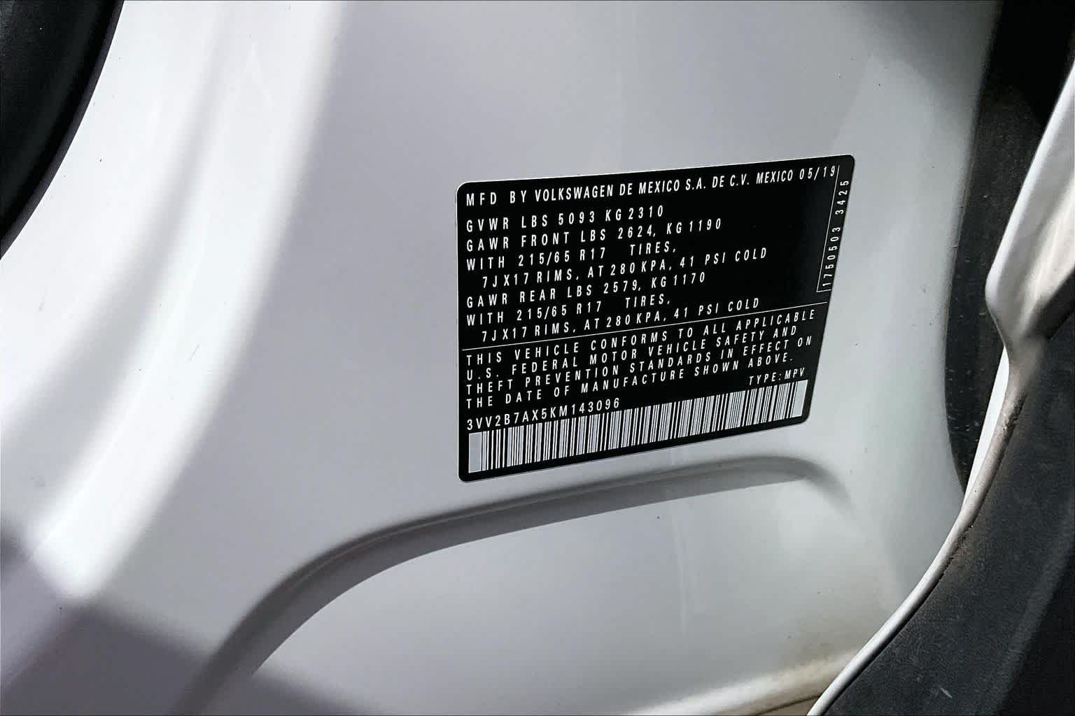 Used 2019 Pure White Volkswagen SE image 36