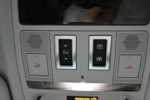 Used 2025 Blue Land Rover S image 26