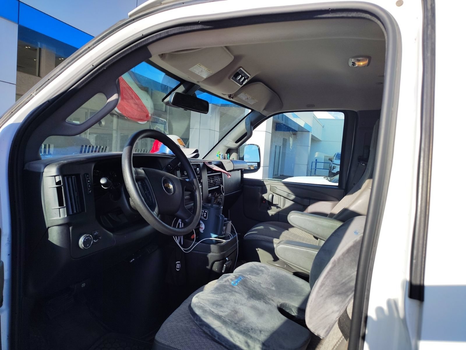 2019 Chevrolet Express Passenger LT - Photo 7