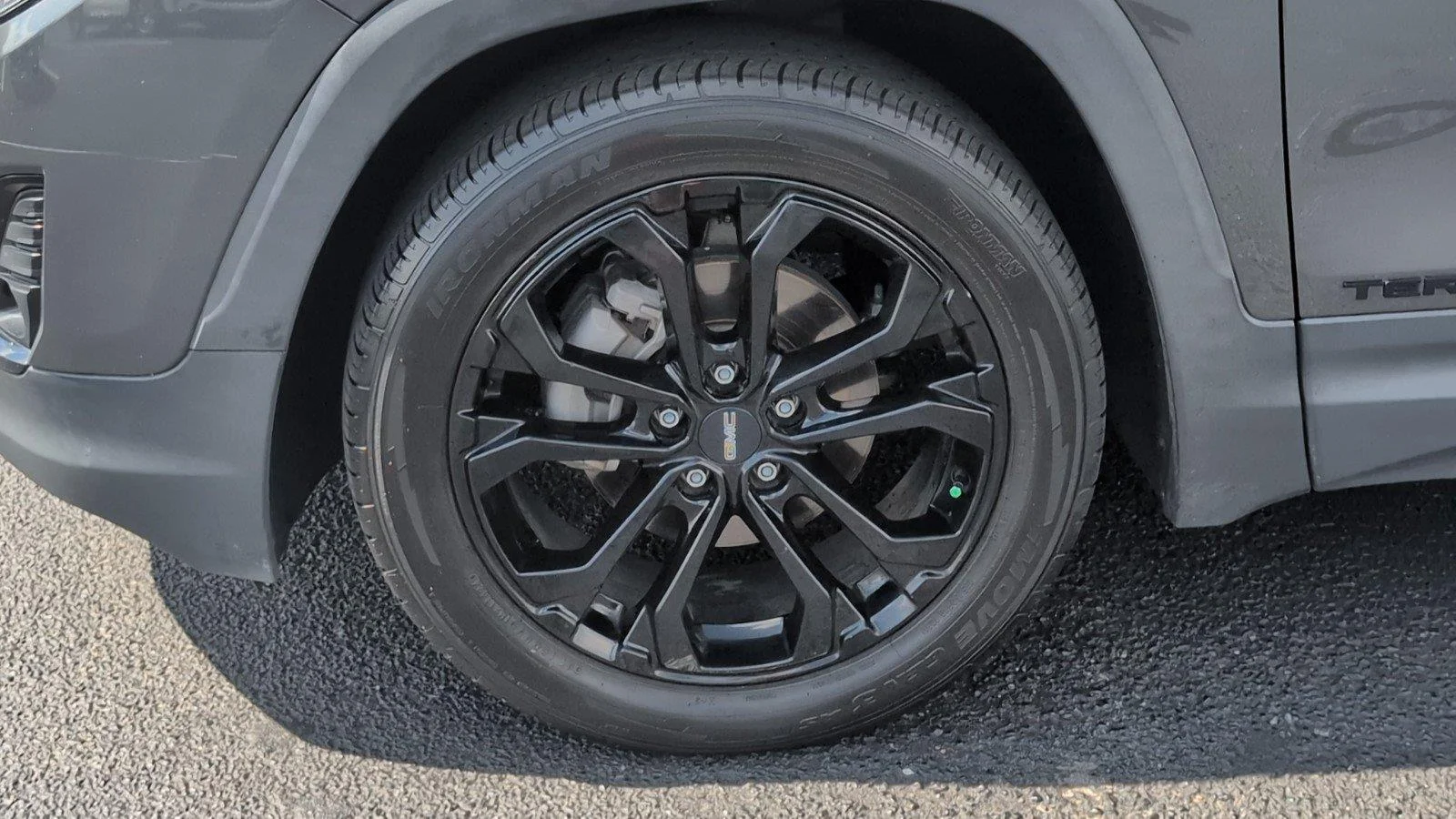 Used 2021 Graphite Gray Metallic GMC SLT image 11